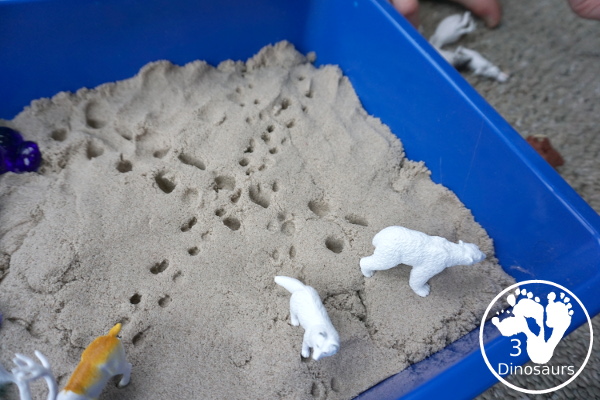 Kinetic Sand Arctic Animals Themed Sensory Bin - a fun small play sensory bin for the arctic animals with glass gems, arctic toob and kinetic sand - 3Dinosaurs.com