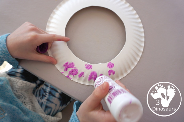 Snowflake Wreath - a simple snowflake themed wreath you can make in the winter - 3Dinosaurs.com