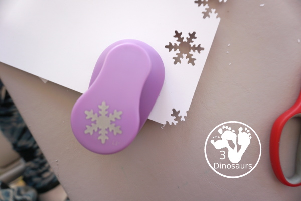 Snowflake Wreath - a simple snowflake themed wreath you can make in the winter - 3Dinosaurs.com