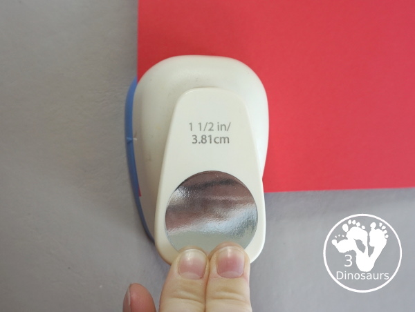 Lunar New Year Wreath Craft for kids - a simple paper plate wreath you can make with kids for the lunar new year and Chinese New year with a red lantern theme - 3Dinosaurs.com