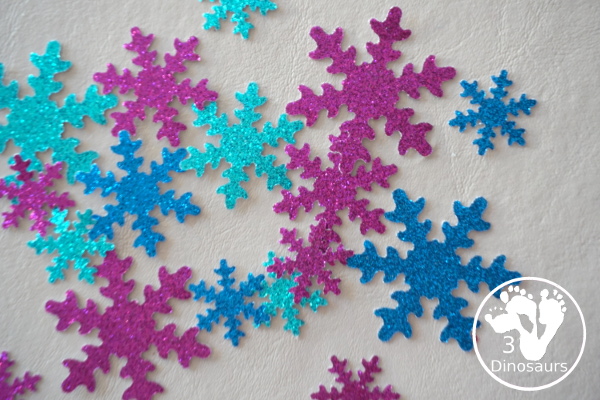 Easy to Make Glitter Snowflake Wreath Craft for kids - You have a simple craft with just a few items to make this winter wreath - 3Dinosaurs.com