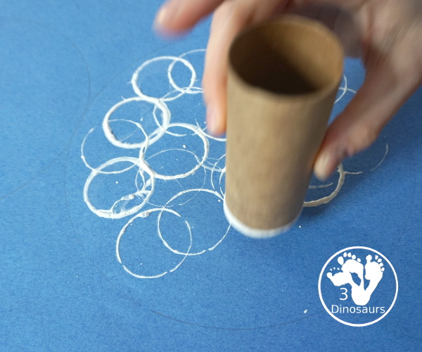 Paper Roll Snowman painting for kids - a fun snowman made by painting with paper rolls. A simple winter craft that kids of different ages can do. It is simple to set up and do.