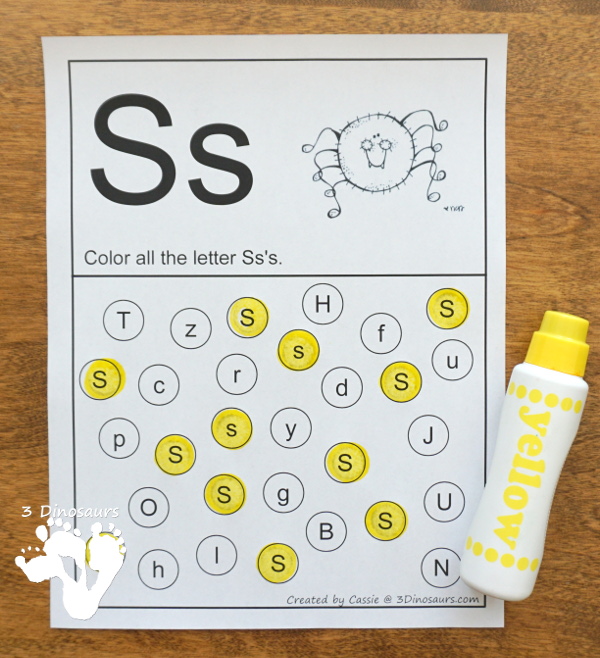 Free Bat & Spider Pack with a 70 pages prek kindergarten, first grade pack and a 36 Preschool & Tot pack with loads of no-prep and hands-on activities with bat and spider themes great for Halloween or a spider theme - 3Dinosaurs.com