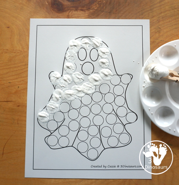 Free Ghost Fine Motor Mats For Kids with 3 different ghost fine motor mats. You have a ghost template page, a ghost tracing page, and a ghost dot marker page. A great fine motor activity for kids in preschool, prek and kindergarten. - 3Dinosaurs.com