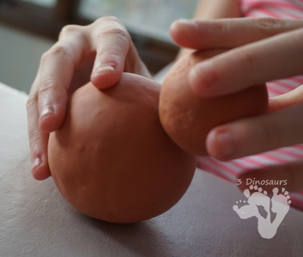 Fun To Make Model Magic Turkey - easy to make turkey and get a lot of fun fine motor work in as well - 3Dinosaurs.com #craftsforkids #thanksgiving