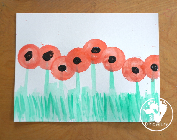 Watercolor Poppy Painting For Veteran's Day - a fun  watercolor painting using cookie cutters for the circle flowers and q-tip painting for the center. Simple and easy to do with kids. - 3Dinosaurs.com