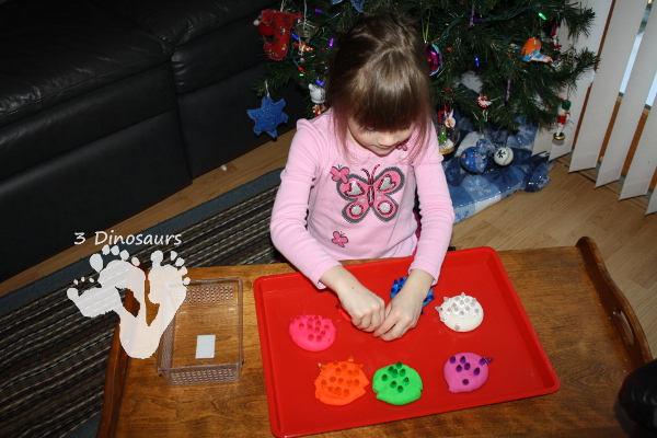 Fine Motor: Sorting Christmas Lights - 3Dinosaurs.com
