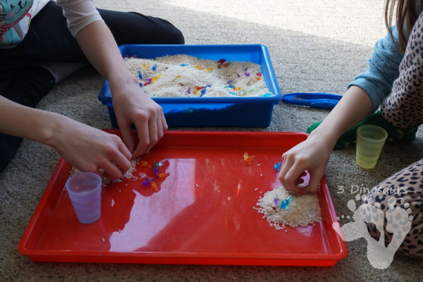 Christmas Lights & Rice Sensory Bin - simple and easy to set up sensor bin for kids to play in and great for sensory play - 3Dinosaurs.com