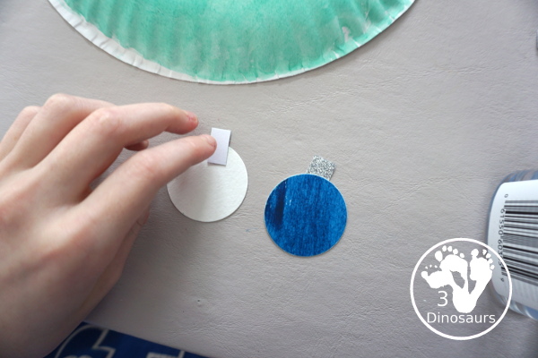 Christmas Ornament Wreath - a super easy wreath craft to make for Christmas - glue the glitter cardstock on the circle to make the ornament - 3Dinosaurs.com  
