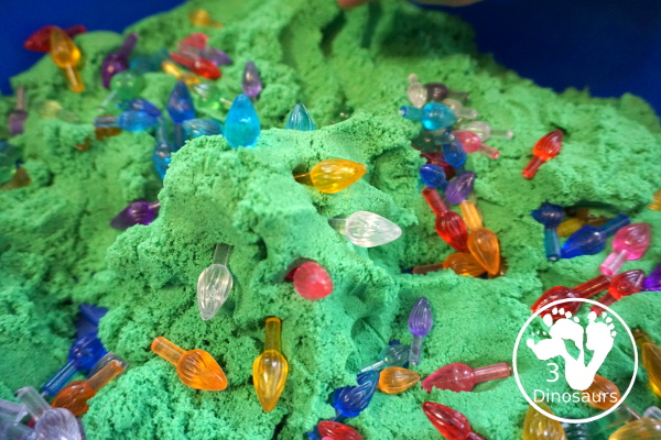 Christmas Lights and Kinetic Sand Sensory Bin - a fun sensory bin with green kinetic sand and Christmas lights for kids to play in and explore. - 3Dinosaurs.com