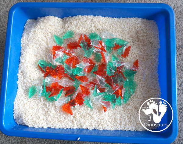 Christmas Tree Sensory Bin - a simple Christmas sensory bin with rice and acrylic Christmas trees. Simple and easy to set up and use. - 3Dinosaurs.com