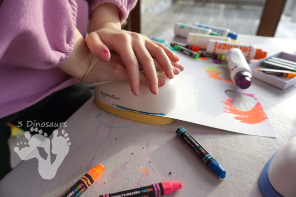 Valentines Heart Wreath - is a fun wreath you can make with color blending of oil pastels - 3Dinosaurs.com