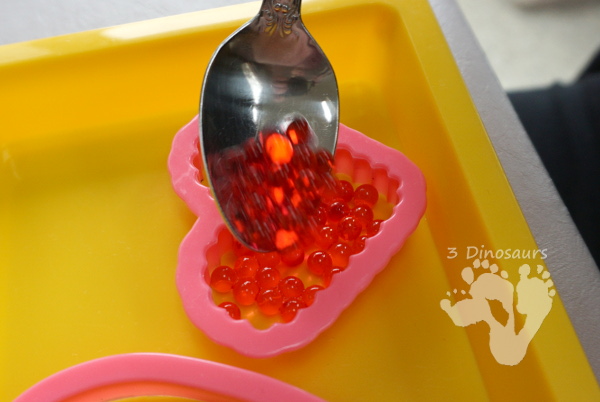 Water beads, Vinegar & Baking Soda STEM - hands-on experiment for kids to try and learn about water flow in and out of water beads - 3Dinosaurs.com