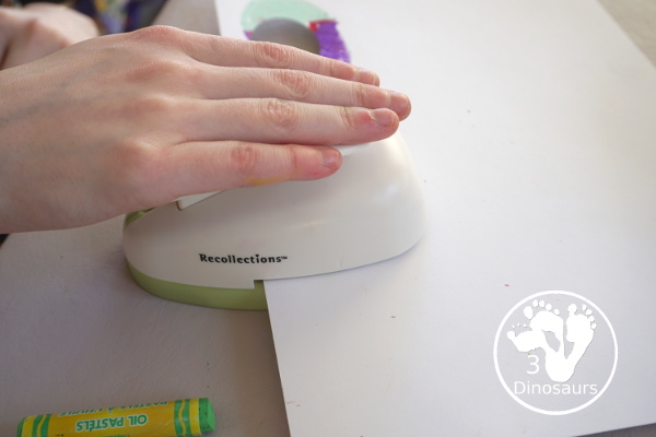 Easy to Make Easter Egg Wreath - a fun wreath for Easter that kids will just love to make - 3Dinosaurs.com