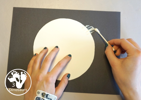 Total Solar Eclipse Painting - a simple q-tip painting you can make for the solar eclipse. It has very simple steps to make it. - 3Dinosaurs.com