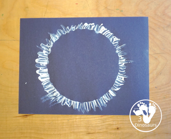 Total Solar Eclipse Painting - a simple q-tip painting you can make for the solar eclipse. It has very simple steps to make it. - 3Dinosaurs.com