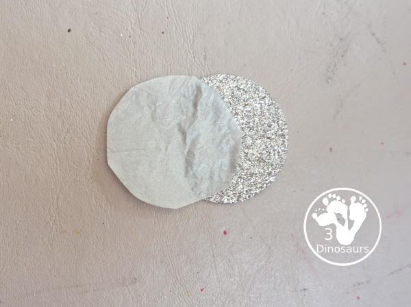 Lunar Eclipse Sequencing Wreath Craft - a fun wreath to show the parts of the lunar eclipse for kids. - 3Dinosaurs.com