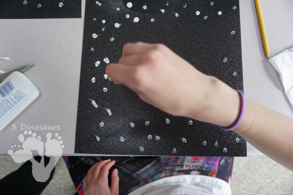 Easy to Make Finger Painted Planet Earth - fun projects for Earth Day or a project on planet earth - 3Dinosaurs.com