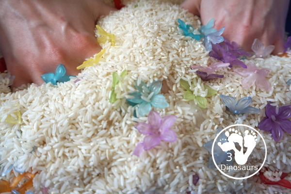 Flower & Rice Sensory Bin - a simple rice and acrylic flower sensory bin that works great for spring - 3Dinosaurs.com