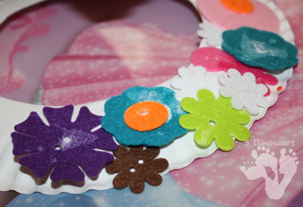 Paper Plate Felt Button Flower Wreath - a fun spring craft that is easy to make with kids - 3Dinosaurs.com