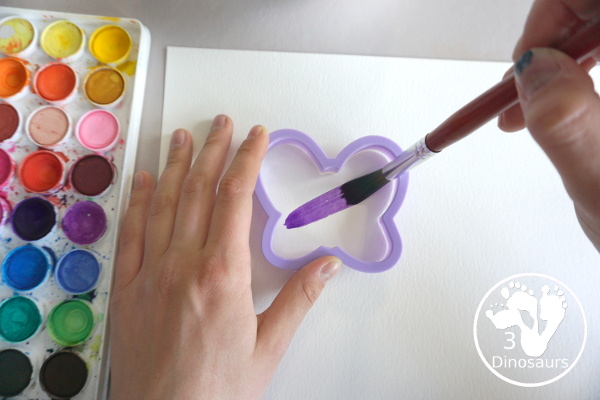 Butterfly Watercolor Painting With Cooke Cutter - A super simple watercolor painting you can do with butterfly cookie cutters and watercolor paints. You can have fun with this spring theme - 3Dinosaurs.com