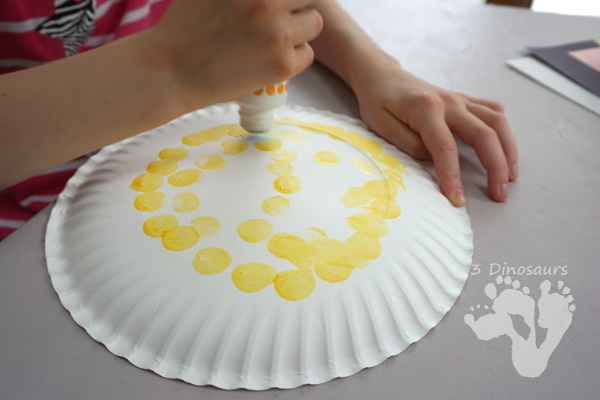 Easy To Make Paper Plate Lion - made with paper plates and torn pape, a fun craft for a zoo theme  - 3Dinosaurs.com 