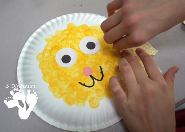 Easy To Make Paper Plate Lion - made with paper plates and torn paper, a fun craft for a zoo theme  - 3Dinosaurs.com 