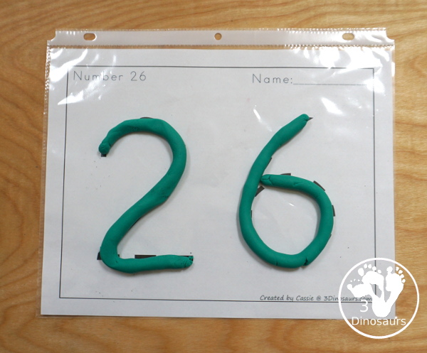 Free Number Tracing Pages - large number tracing pages with numbers from 1 to 31 to match the calendar - 3Dinosaurs.com