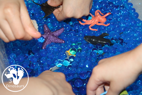 Ocean Water Bead Sensory Bin - a simple water bead sensory bin with ocean figures for kids to play in for word ocean day.- 3Dinosaurs.com