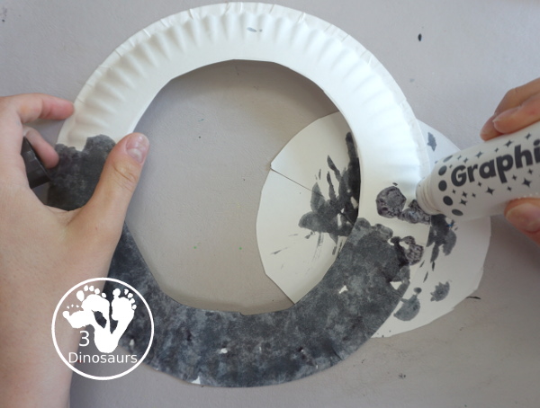 Red, White & Blue Straw Painted Fireworks Wreath - a fun firework themed wreath for the Fourth of July with red, white, and blue colors. A simple painting craft you can do with kids. - 3Dinosaurs.com