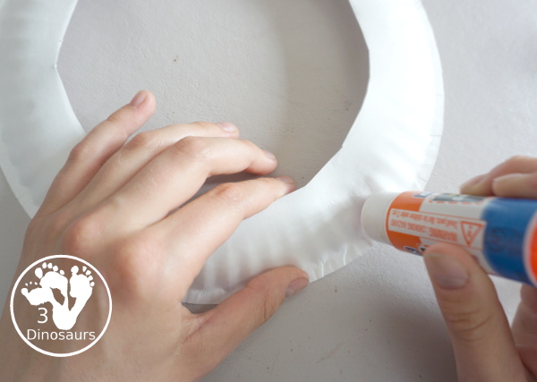 Red White and Blue Wreath Craft - a fun wreath craft made with scrapbook or any type Fourth of July paper with the red and blue themed paper around the paper plate. A simple craft you can do with preschool, prek and kindergarten age kids. - 3Dinosaurs.com