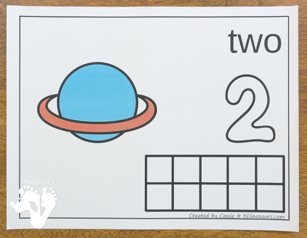 Free Planet & Moon Themed Counting Mats: 1 to 10 - 10 mat in with a option for the black or white background  - 3Dinosaurs.com