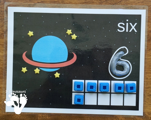 Free Planet & Moon Themed Counting Mats: 1 to 10 - 10 mat in with a option for the black or white background  - 3Dinosaurs.com