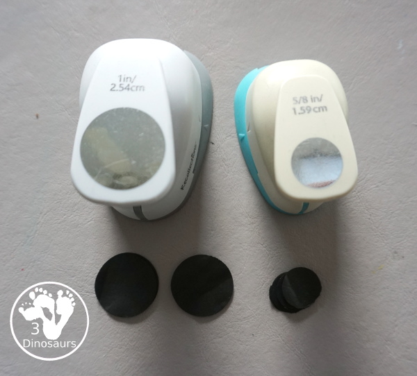 Tissue Paper Moon Paper Plate Craft - a fun tissue paper craft that kids can make for a moon theme. A fun way to make a moon with kids for Moon Day in July or any Moon theme. They will enjoy it. 3Dinosaurs.com