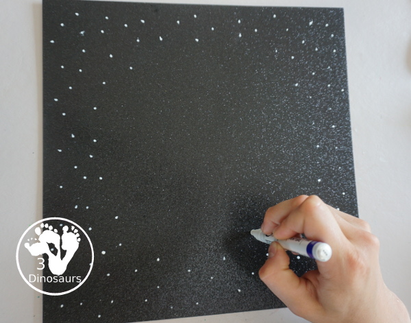 Tissue Paper Moon Paper Plate Craft - a fun tissue paper craft that kids can make for a moon theme. A fun way to make a moon with kids for Moon Day in July or any Moon theme. They will enjoy it. 3Dinosaurs.com