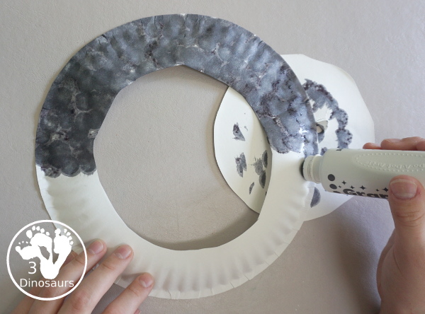 Glitter Crayon Wreath Craft For Kids - a great color or back to school glitter crayons wreath you can make with kids. - 3Dinosaurs.com