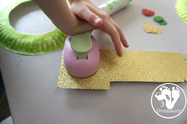 Glitter Apple Wreath for the fall - super easy to make for a fun fall decoration - 3Dinosaurs.com